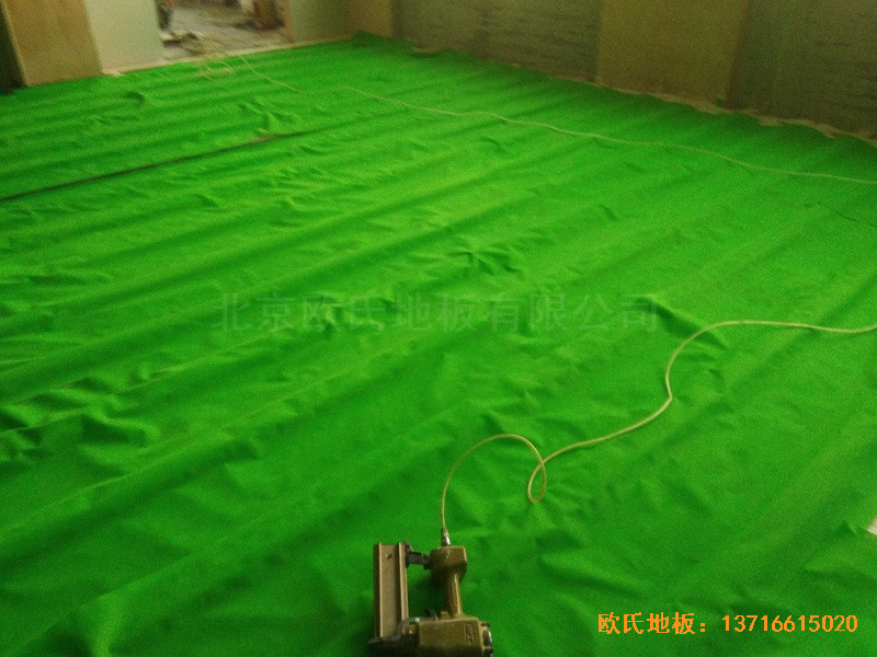 �R���w���赸�W(xu��)У�w��ľ�ذ尲�b����2