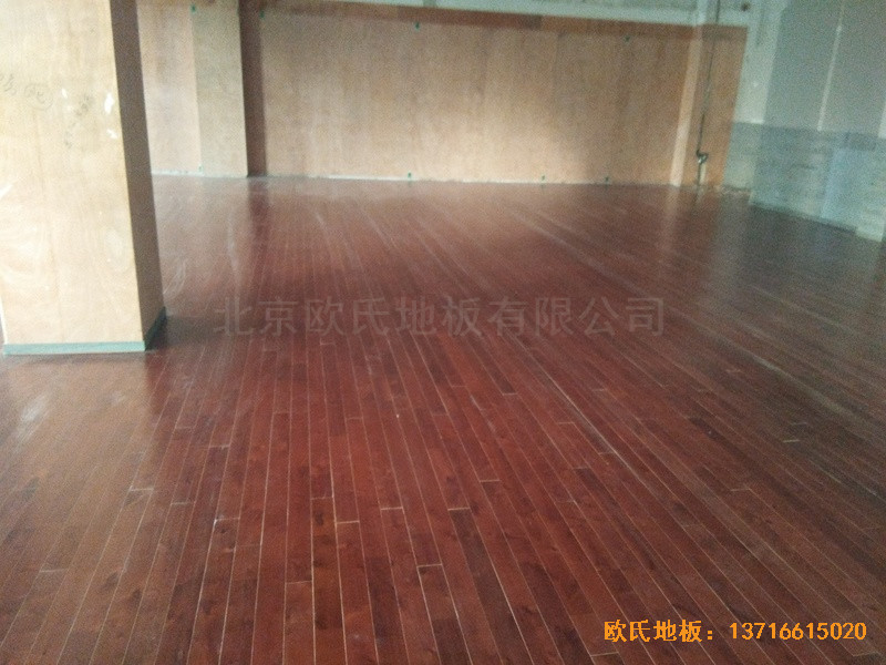 �R���w���赸�W(xu��)У�w��ľ�ذ尲�b����4