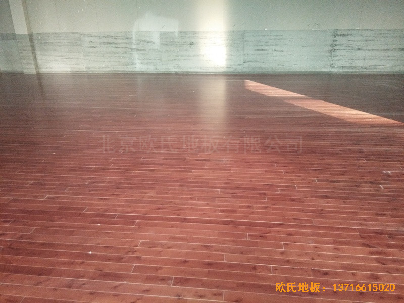 �R���w���赸�W(xu��)У�w��ľ�ذ尲�b����5